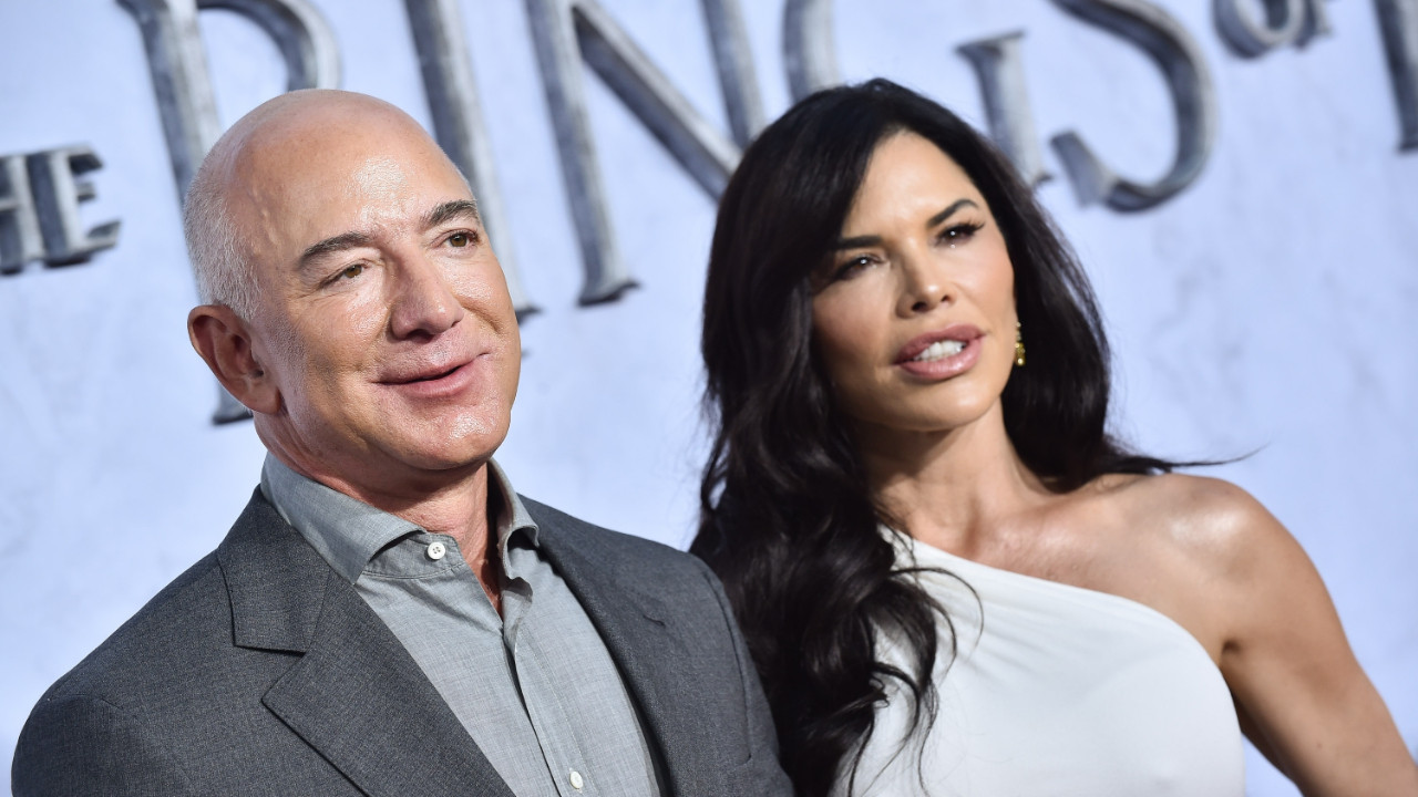 1750903103 Bezos ve Sanchezin Venedik Dugunu Protesto Nedeniyle Yer Degistirdi