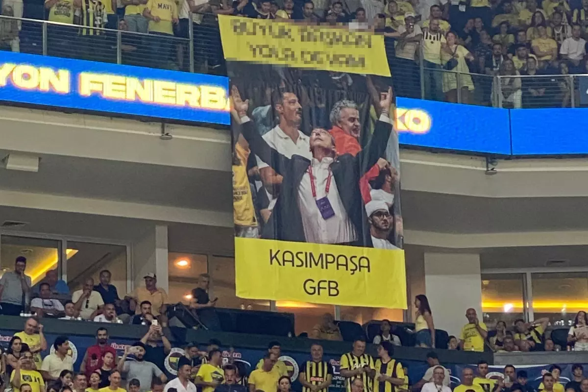 Ali Koç İçin Açılan Şampiyonluk Pankartı Gündem Oldu