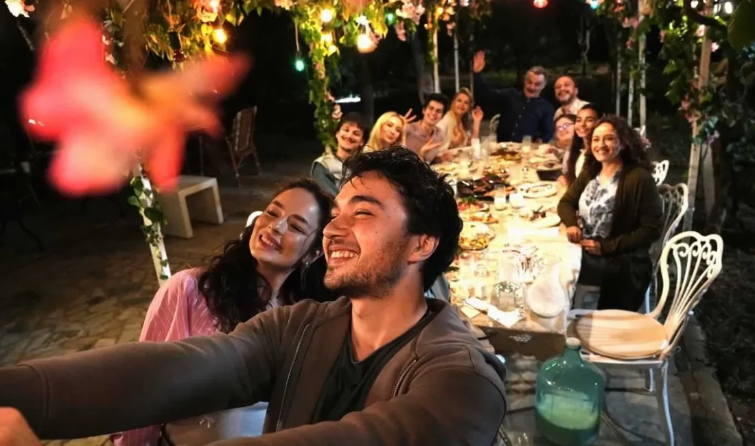 Aile Saadeti: ATV’nin Yeni Komedi Diziyle Ekranlara Dönüşü Aile Saadeti