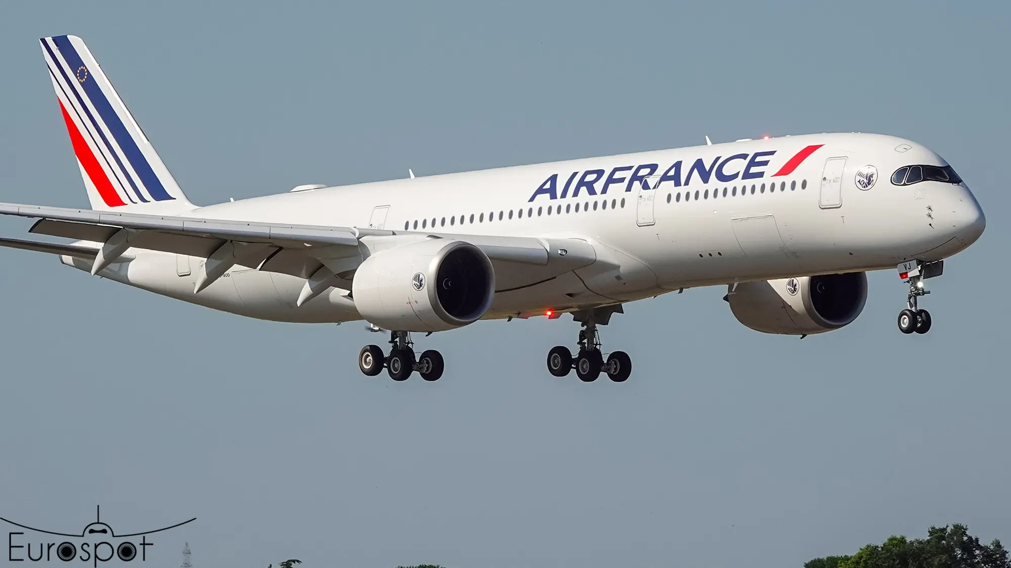 Air France Flight AF136 Returns to Paris After Denied Landing