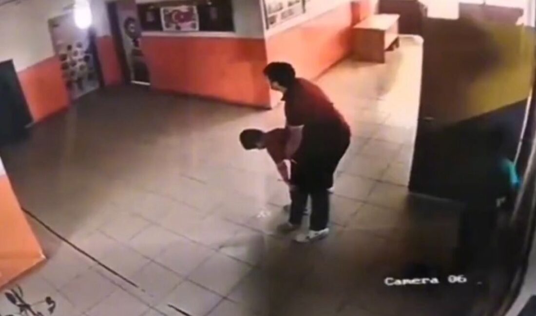 Öğretmeninin Müdahalesiyle Boğulma Tehlikesi Geçiren Öğrenci Kurtarıldı Acil Durumda Soğukkanlılık