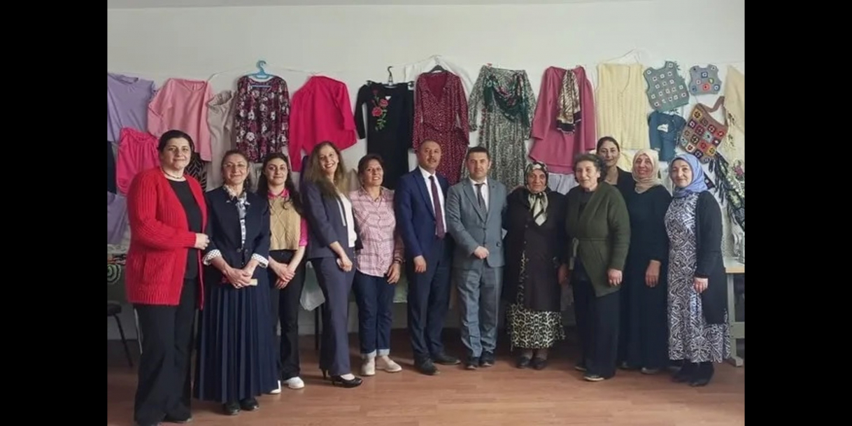Ardahan Halk Egitim Mudurlugu Yilsonu Sergisi Turkiye Cumhuriyeti