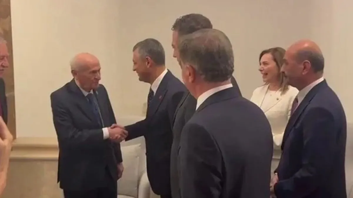Bahceli ve Ozel Arasindaki Dikkat Ceken Diyalog Hareketliliginiz Goze Carpiyor