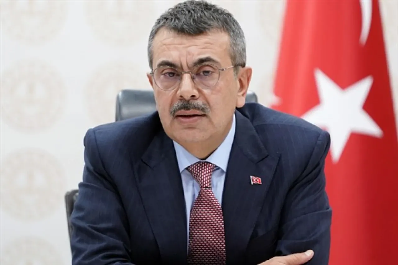 Bakan Tekin Kahramanmaras Okul Ziyaretinde Veli Toplantisi Yapiyor.webp
