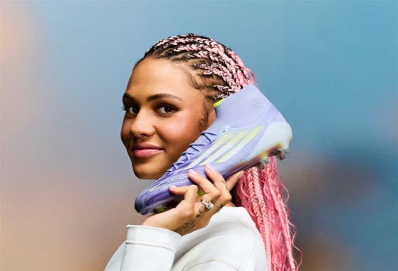 Adidas Kadınlar İçin Yeni F50 SPARKFUSION Futbol Ayakkabısını Tanıttı Kadın