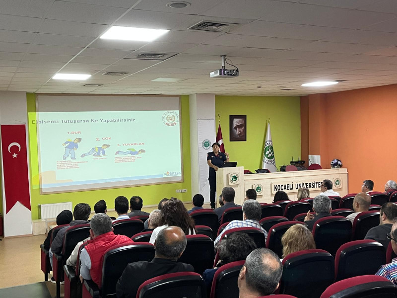 Büyükşehir İtfaiyesi'nden KOÜ Personeline Yangın Güvenliği Eğitimi Kocaeli Büyükşehir İtfaiyesi Eğitim