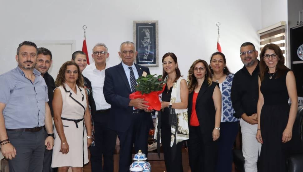 Eğitim Bakanı Nazım Çavuşoğlu, Yön-Der Başkanı Ziya Tüzel’i ve Okul