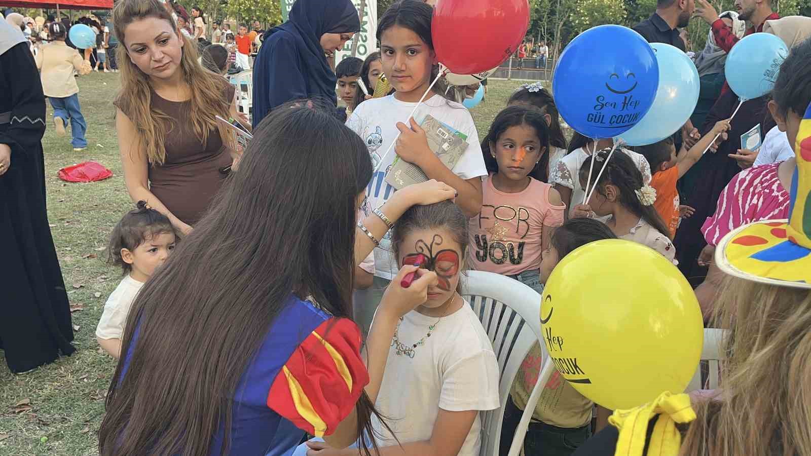 Cocuklara Bayram Hediyesi Icin Baskan Cenetten Anlamli Jest