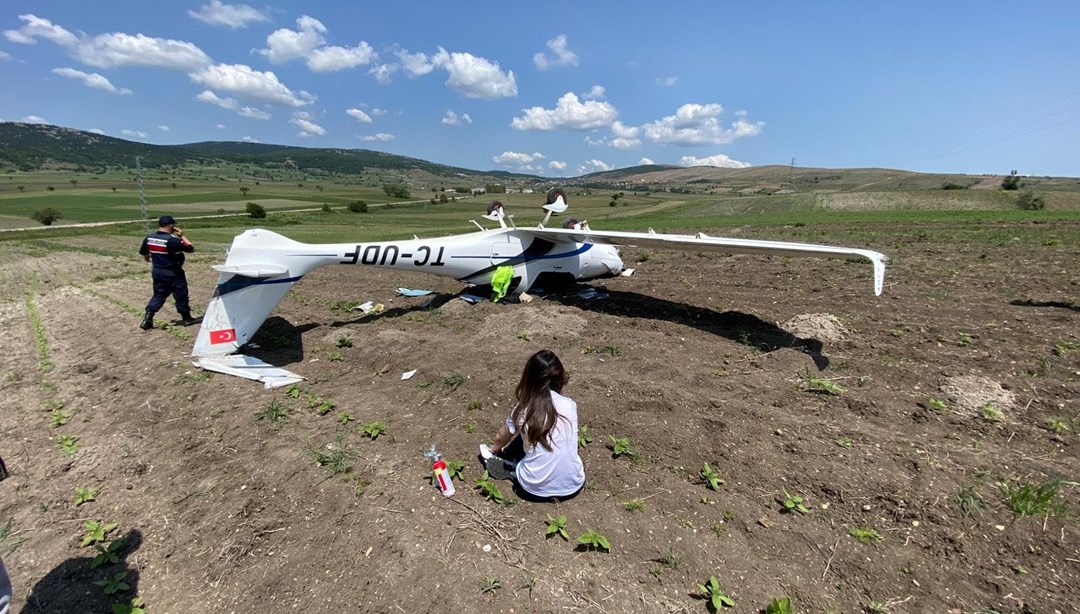 Kadın Pilotun Uçuşunda Arıza: Uçak Ters DöndüHaberin BaşlıklarıKadın Pilotun Uçuşunda