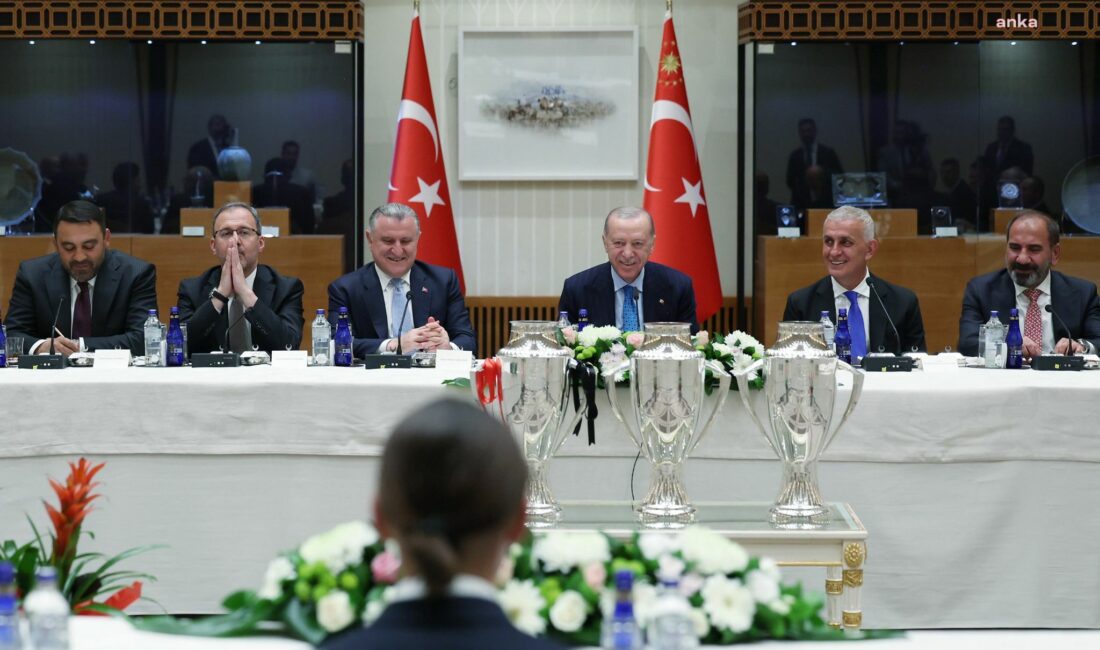 Erdoğan, Süper Lig’e Yükselen Kulüplerin Temsilcilerini Kabul Etti Cumhurbaşkanı Recep