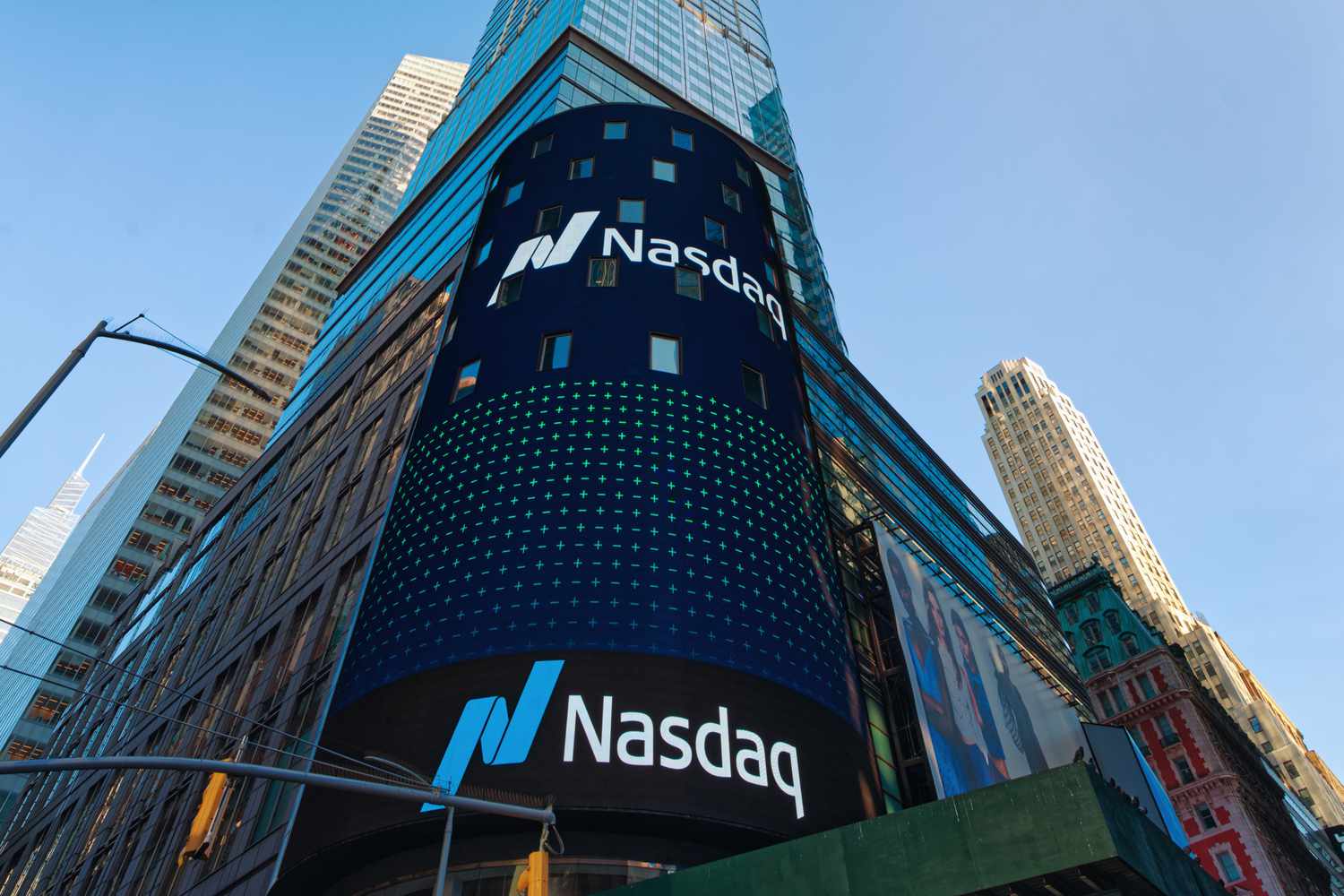 Nasdaq 100 Endeksi, Rekor Kapanışa İlerliyor Güçlü Performans ile Yükseliş