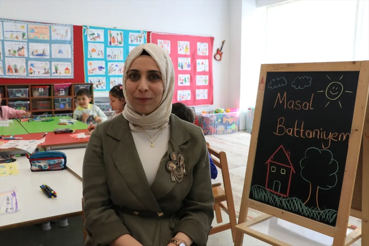 Fatma Ogretmen Masal Battaniyesi Ile Ogrencilerin Becerilerini Gelistiriyor.webp