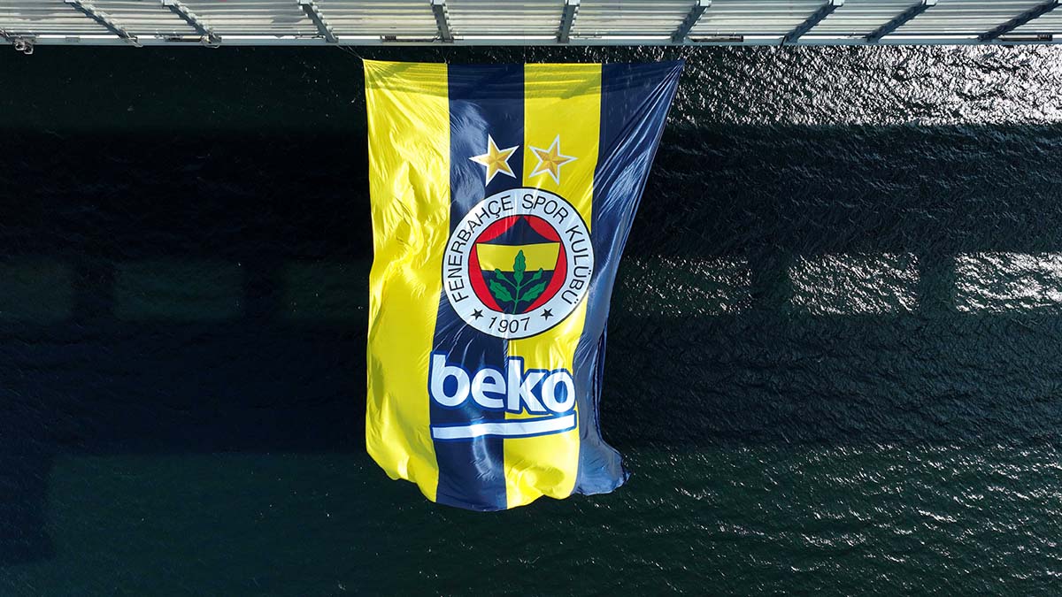 Fenerbahce Bekonun Bayraklari Canakkale Ve Osmangazi Koprusunde Dalgalaniyor