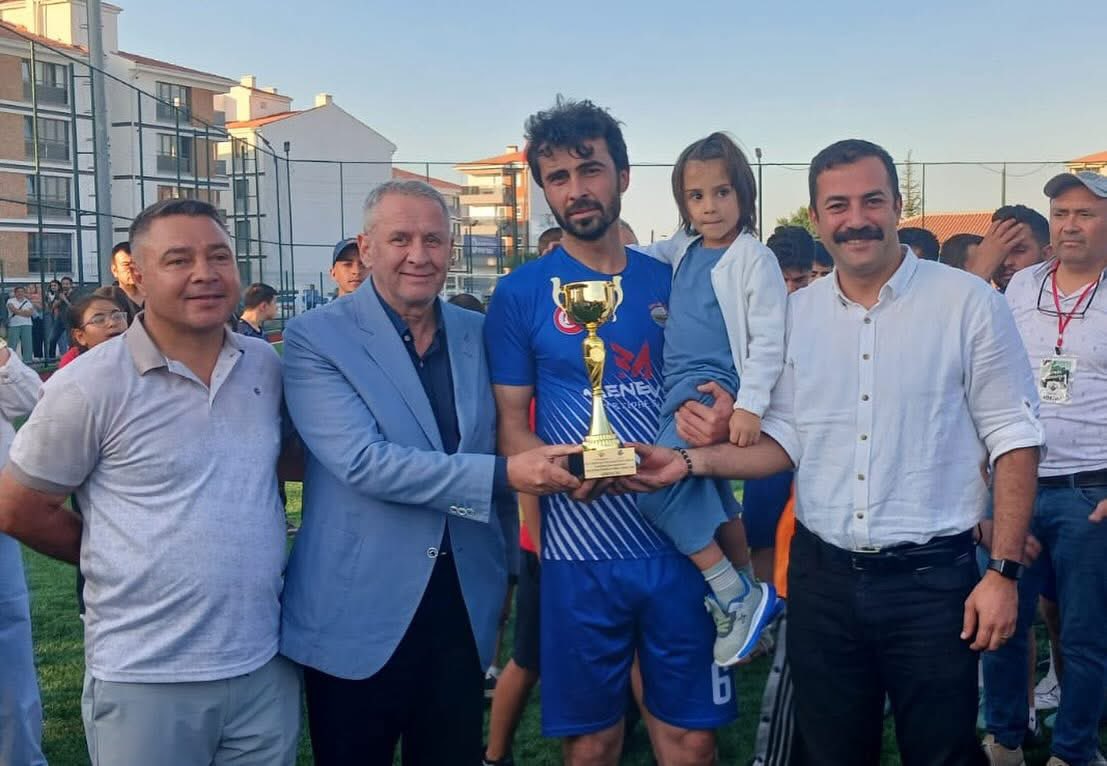 Fethi Heper CHP Eskisehir Il Baskani Futbol Turnuvasinda Sampiyonluk Pesinde