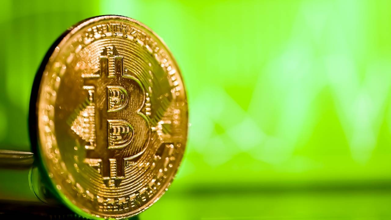 bitcoin Madencilik Endüstrisi: ABD’de Üretim Üsleri ve Ticaret Savaşının Etkisi