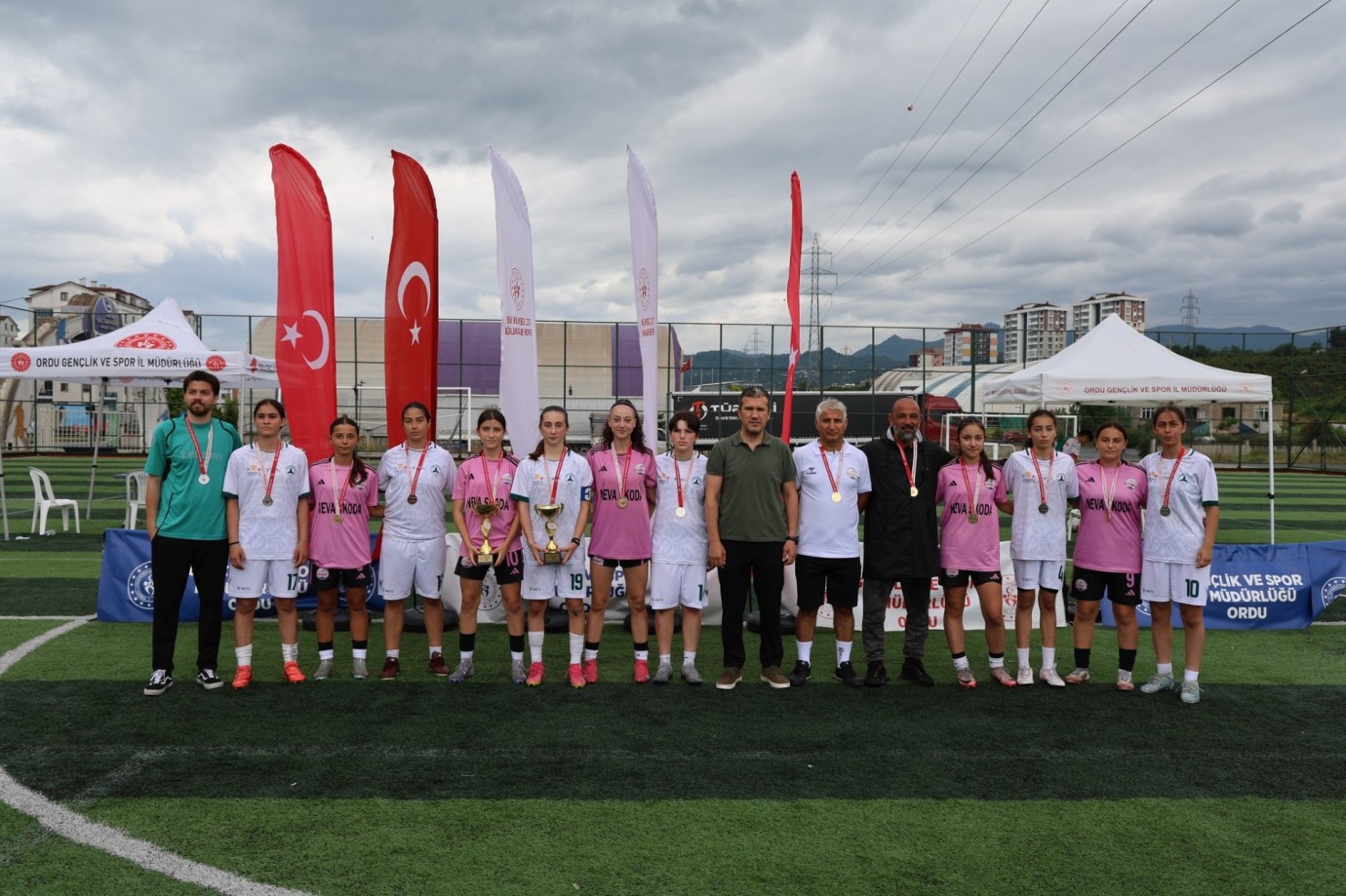 Gol Dolu Sokaklar Kupalarimiz Sampiyonlarla Tasiniyor