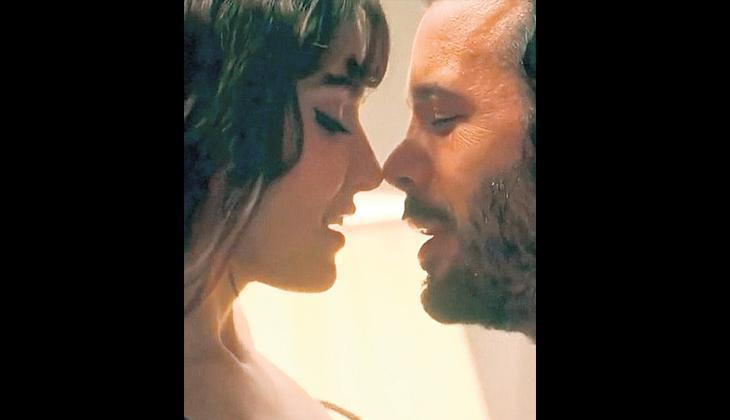 Hande Erçel ve Barış Arduç, ‘Aşkı Hatırla’ Dizisiyle Gündemde Hande