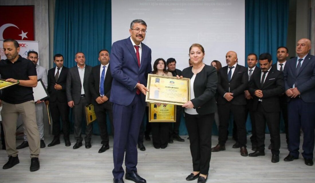 Hakkâri’de Eğitimin Gelişimi İçin Ödül Töreni: Altın Rozet Kazanan Okullar