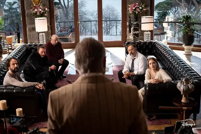 Sekizinci Aile: Haluk Bilginer ve Hazal Kaya ile dizi Dünyasını
