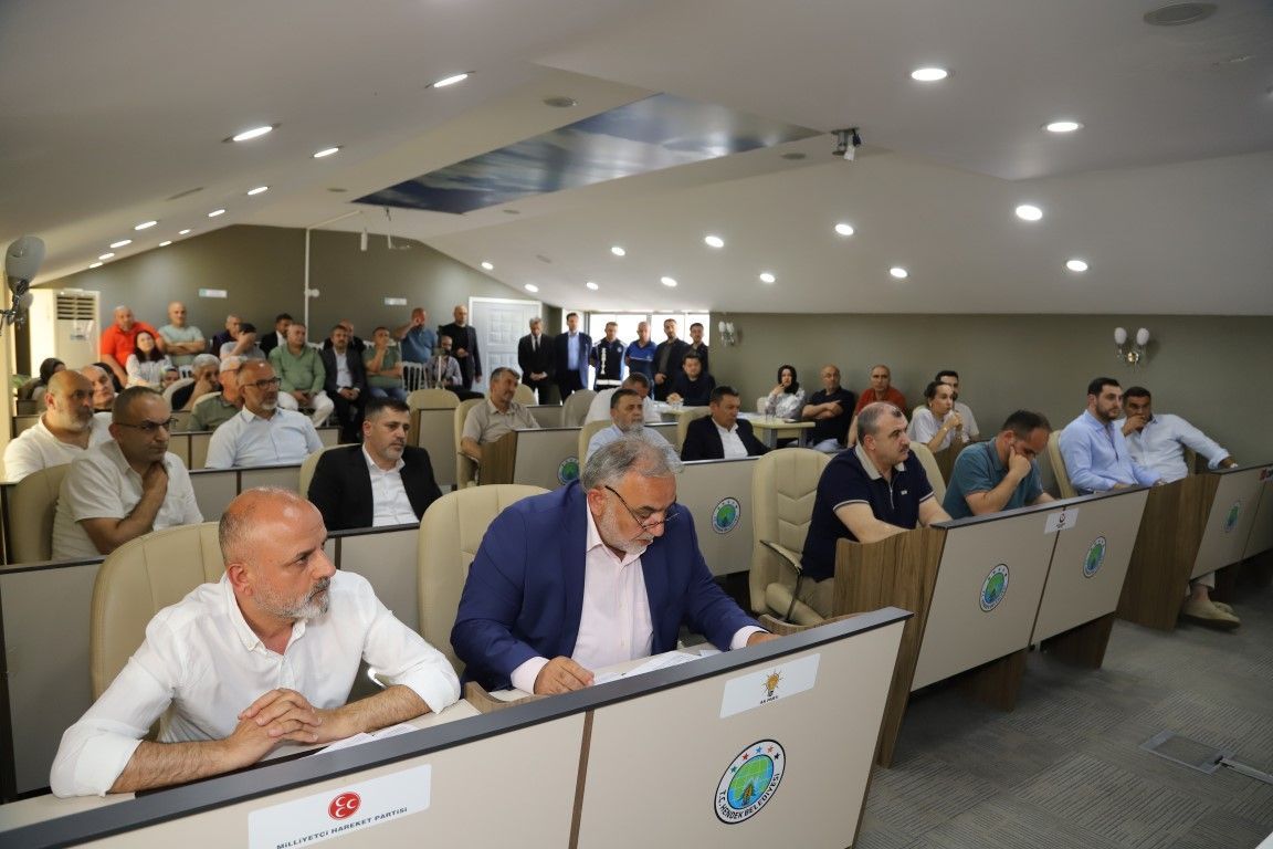 Hendek’te Kurban Bayramı Kutlaması ve Meclis Toplantısı Gerçekleşti Toplantının başında