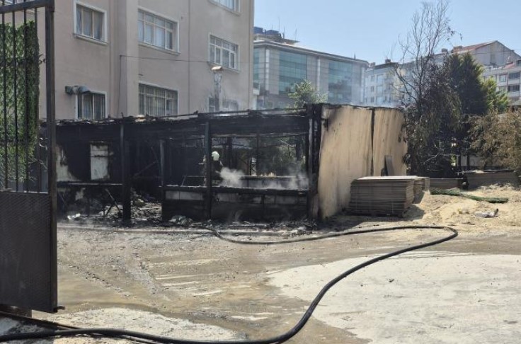 İstanbul'daki Öğrenci Yurdunda Korkutan Yangın Alarmı! Yangın anı
