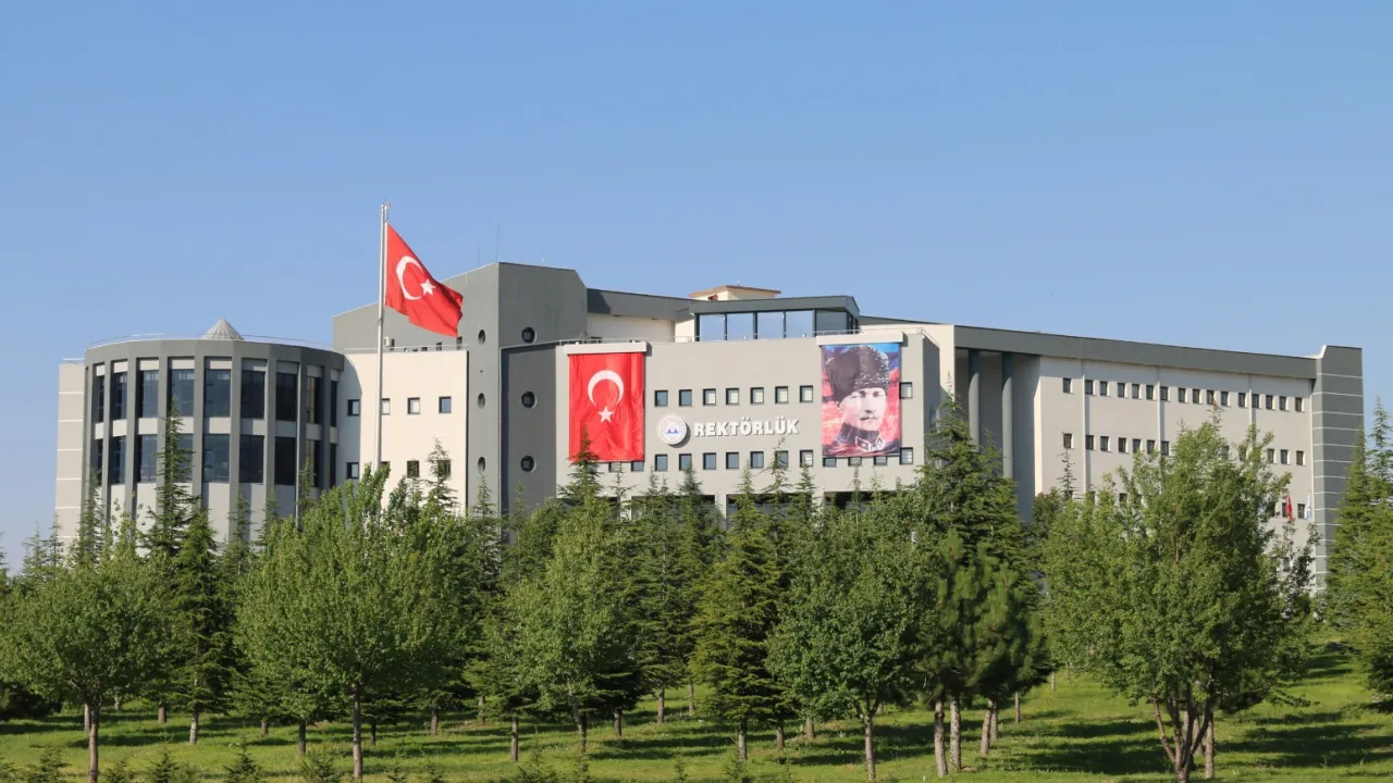 Kayserinin Uc Universitesi THE 2025 Siralamasinda YOK Burslariyla One Cikiyor