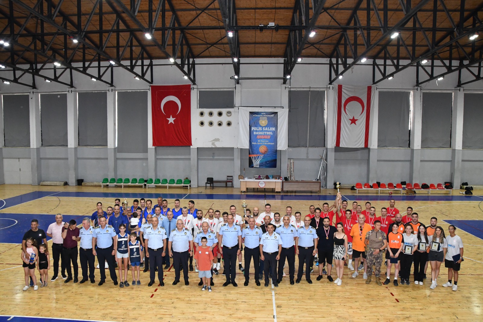 Lefkosa Polis Mudurlugu Takimi Basketbol Turnuvasinda Sampiyonlugu Kazandi