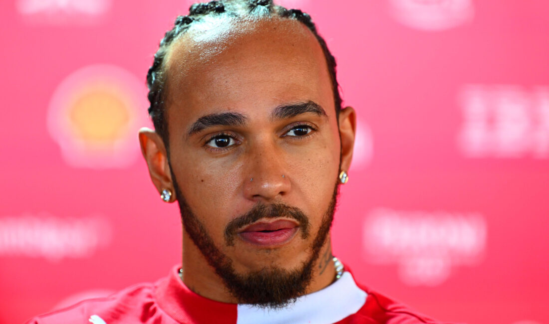 Lewis Hamilton: Ferrari’deki Zorluklar, Gelecek İçin Bir Temel Oluşturuyor Hamilton’ın