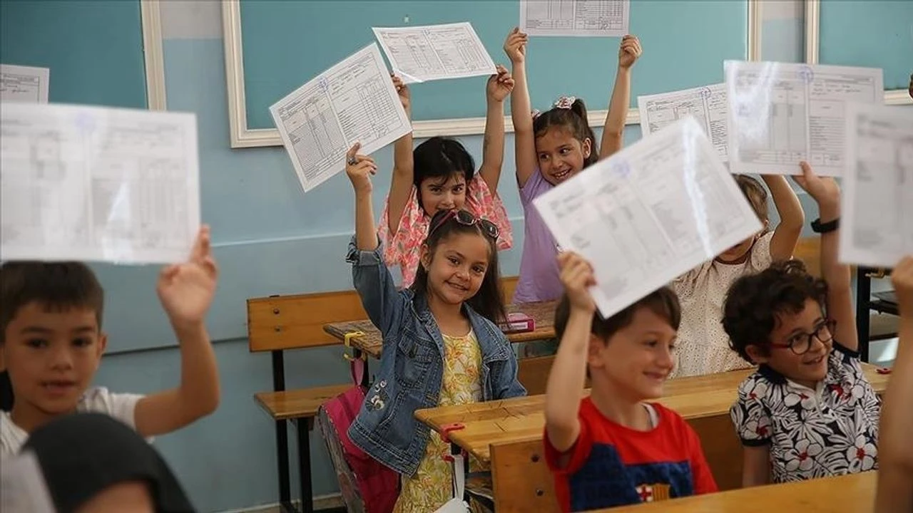 MEB Öğrencilerin Karnelerindeki Sosyal Etkinlikler Bölümü İçin Öğretmenleri Uyardı