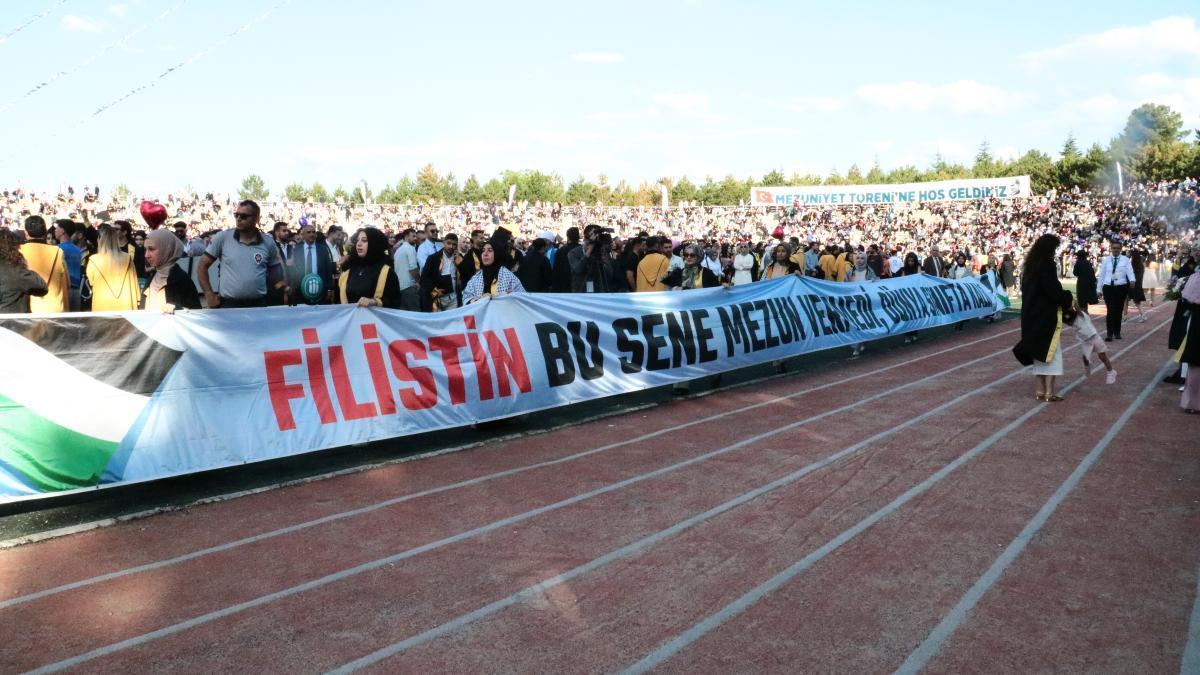 Malatyada 10 Bin 555 Ogrenci Mezuniyet Toreninde Cosku Dolu Anlar