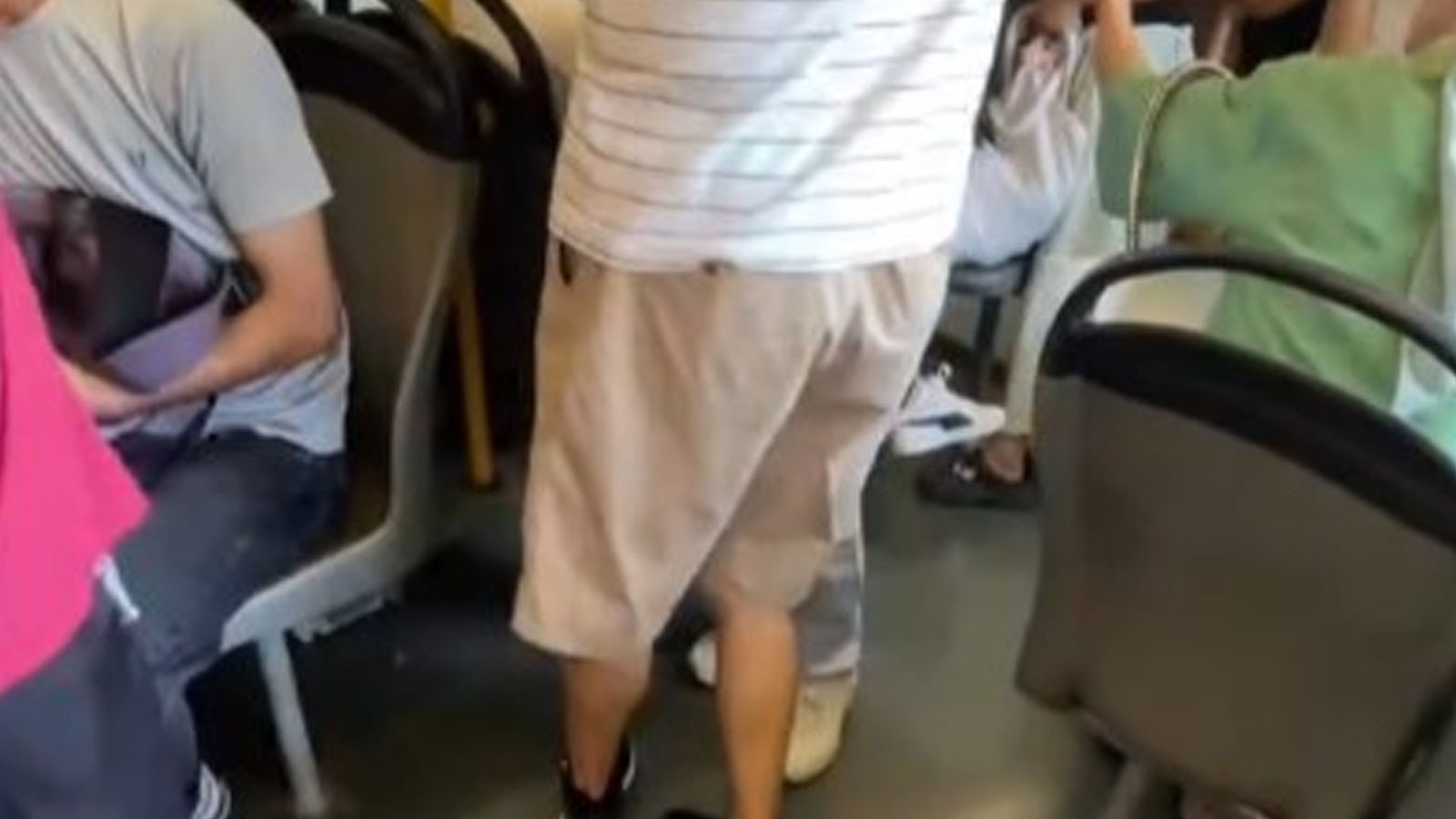 Metroda Yer Verme Tartışması: Bayram Gezmesine Giden Çiftler Arası Kavga