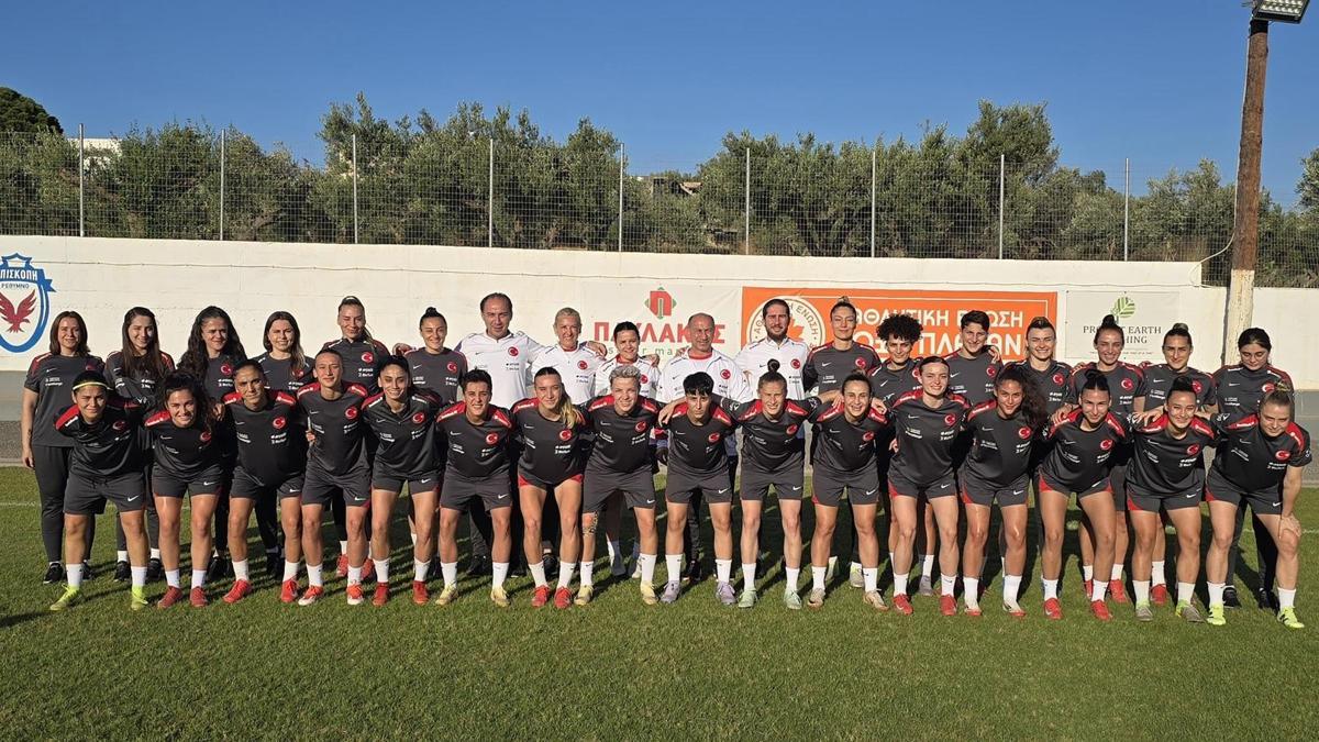 Milli Kadin Futbol Takimimiz Yunanistan Ile Karsilasiyor