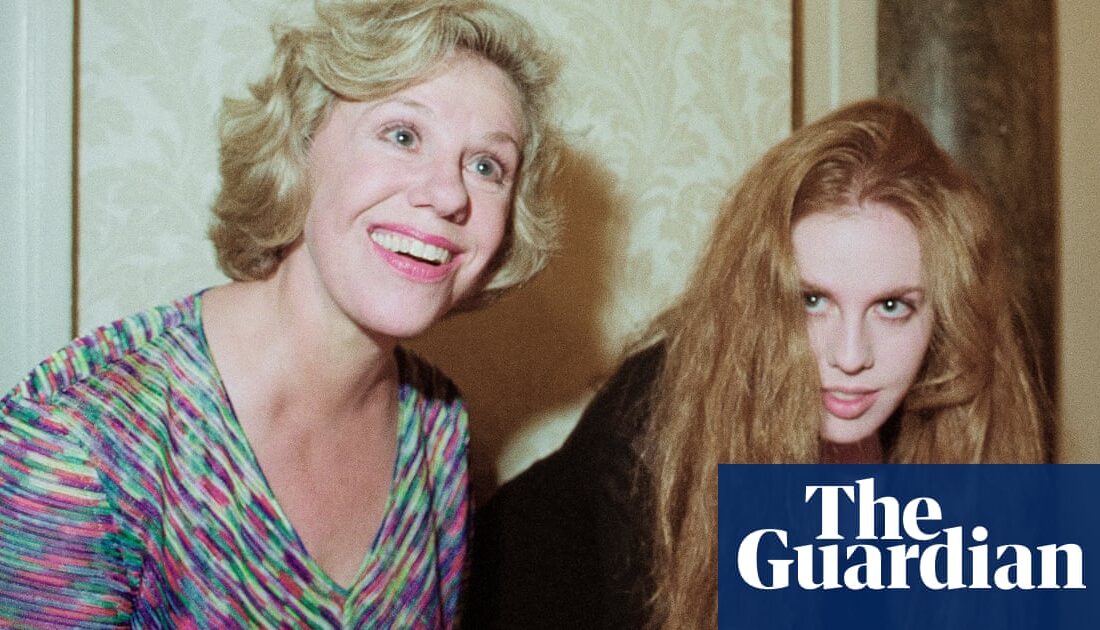 Molly Jong-Fast’ın Zorlu Yılı: "How to Lose Your Mother" ile