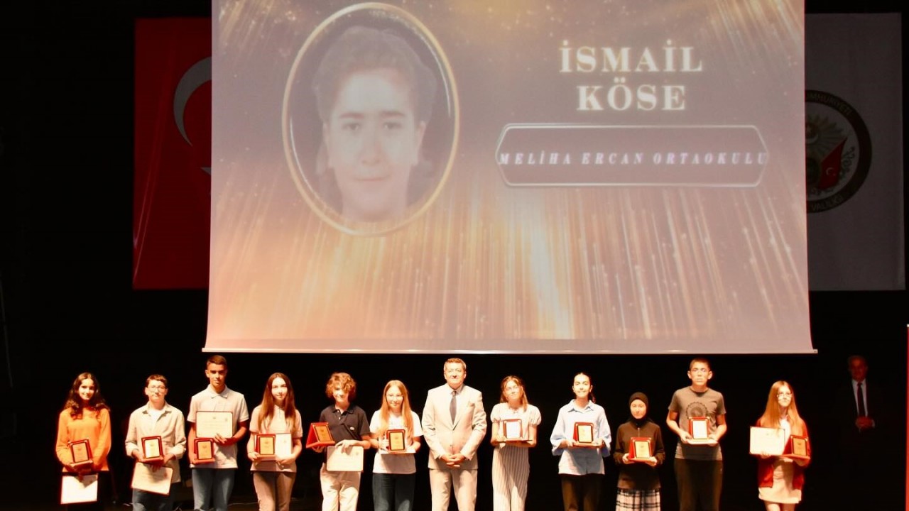 Ogrenme Yolu Egitime Yon Veren Genclere Prestijli Mukafatlar