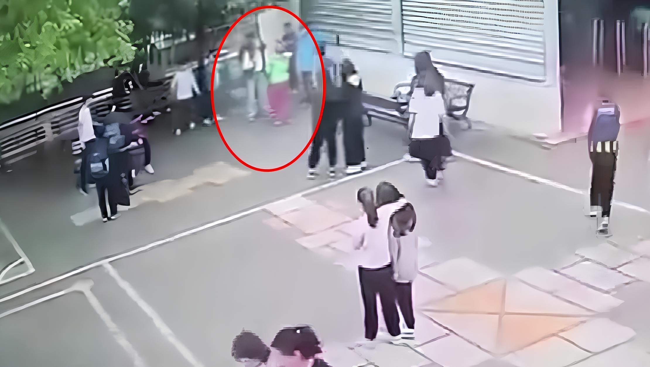Okul Bahcesinde Korkutucu Anlar Ogrenciye Tasli Saldiri Gerceklesti