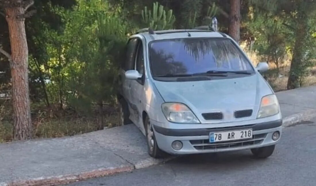 Karabük’te Okul Servisi ile Otomobil Çarpıştı: 3 Yaralı Trafik Kazası