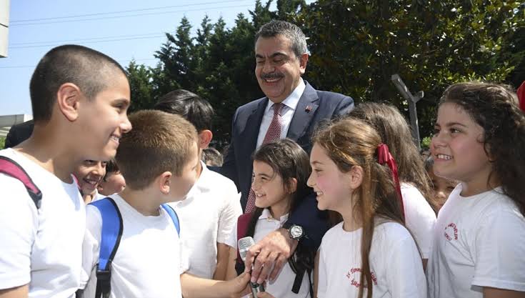 Okul Kıyafet Yönetmeliğinde Değişiklik: Forma Zorunluluğuna Dönüş Serbest Kıyafet Uygulamasının