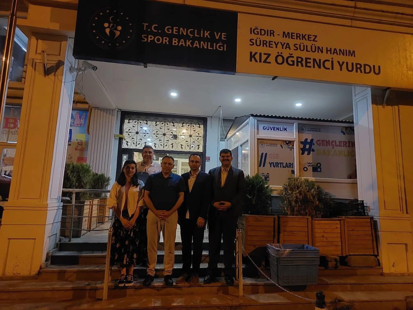 Rektor Gurelden Ogrencilere Baba Gibi Destek ve Sefkat