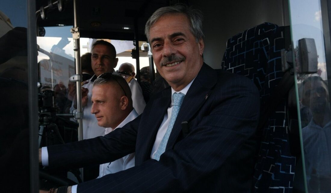 Sakarya’da Metrobüs Ulaşım Sistemi Hizmete Girdi Sakarya’nın Yeni Ulaşım Projesi