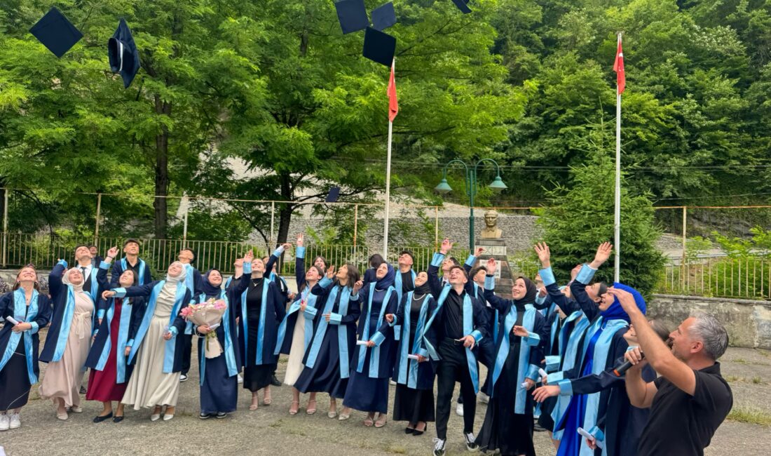 Şalpazarı Anadolu Lisesi 2024-2025 Mezuniyet Töreni Coşkuyla Gerçekleşti Mustafa ÖZCAN/TRABZON-BHA