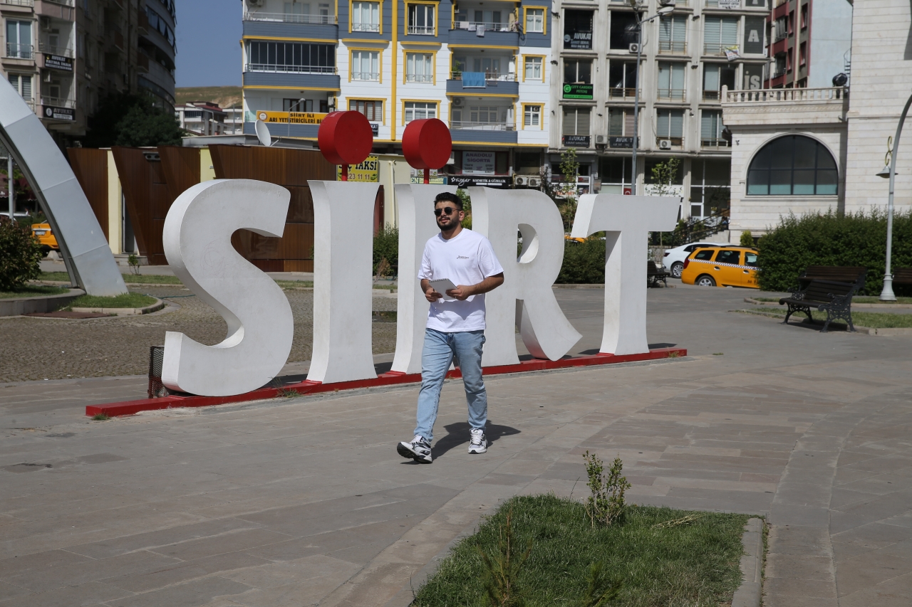 Siirtin Goz Alici Guzelliklerini Ogretmen ile Taniyin