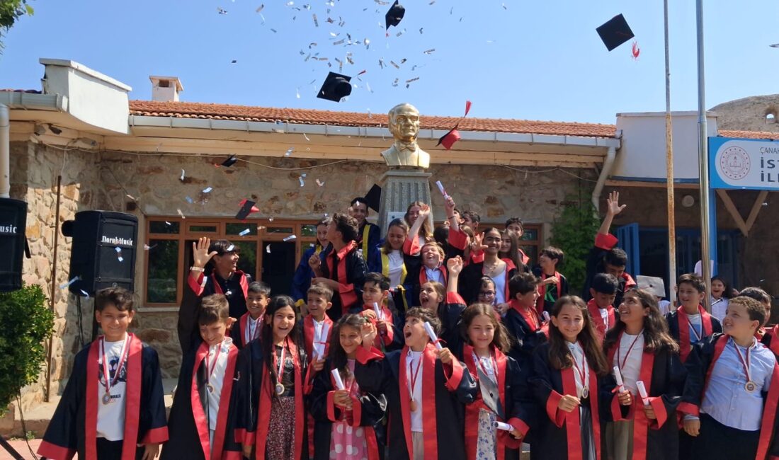 Bozcaada’da 2024-2025 Eğitim-Öğretim Yılı Karneleri Dağıtıldı Törenlerde Duygu Dolu Anlar
