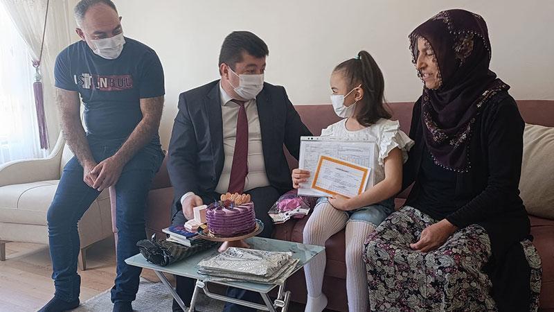Hayrünnisa Kılıç: Annesinin Karaciğeriyle Hayata Tutuşan Başarılı Öğrenci Yeşilhisar ilçesinde