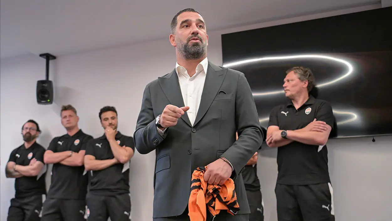 Arda Turan, Shakhtar Donetsk’te Futbolcularına Motivasyon Konuşması Yaptı Arda Turan,