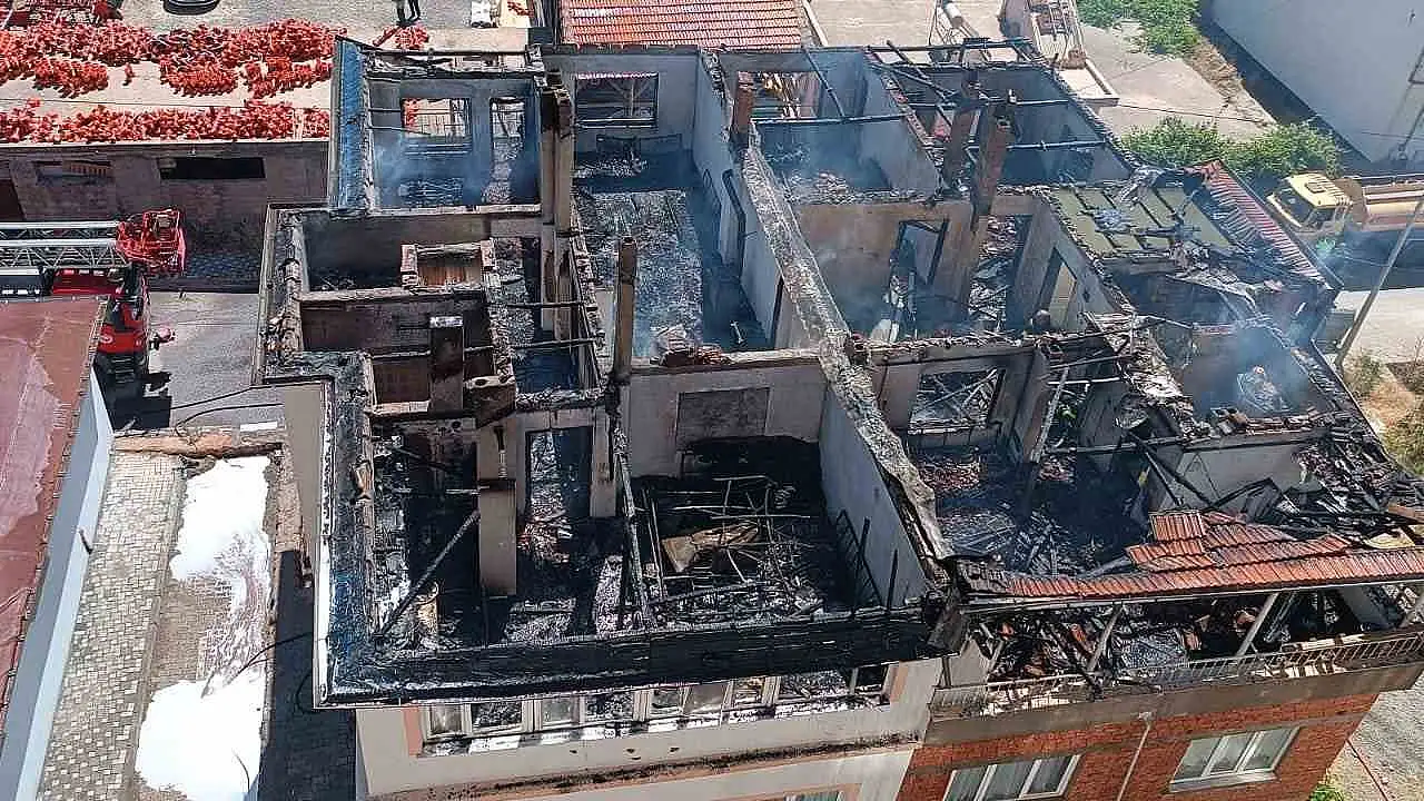 Tatil Oncesi Velileri Sasirtan Olay Kayseride Ev Yanarak Devamsizlik Yuzunden