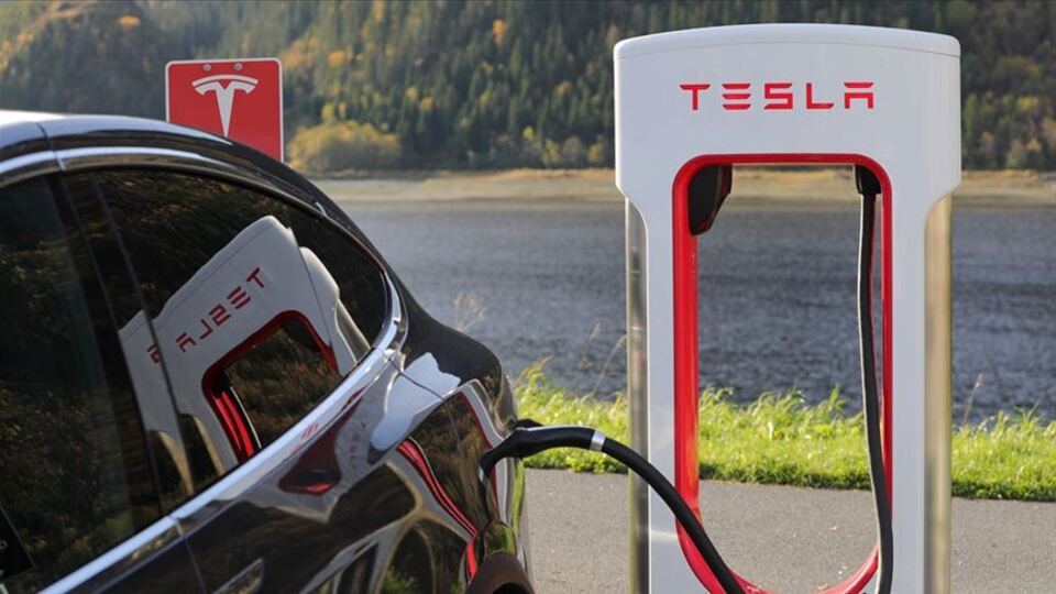 Elon Musk ve Trump Arasındaki Gerilim Tesla Hisselerini Olumsuz EtkilediHaberin