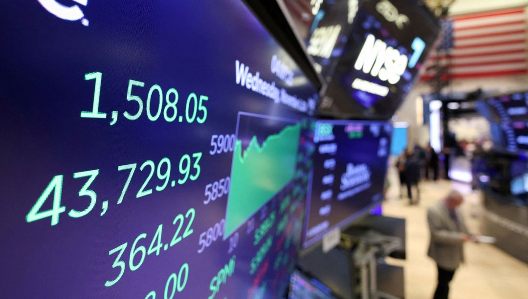 ABD Borsa Endeksleri Dalgalanırken, Ekonomik Verilerde Önemli Gelişmeler YaşanıyorHaberin BaşlıklarıABD