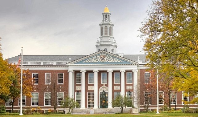 Trump, Harvard Üniversitesi’ne Yabancı Öğrenci Vizelerini Altı Ay Süreyle Askıya
