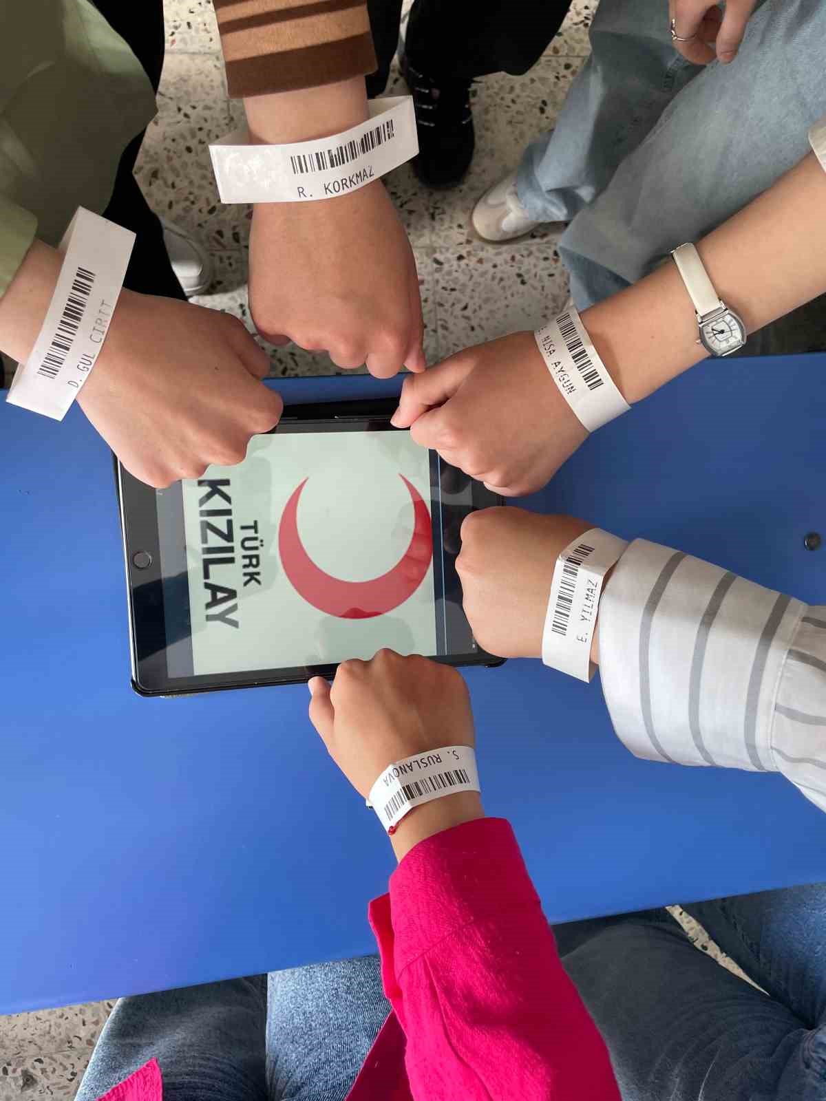Universite Ogrencilerinden Turk Kizilayina Destek YOKten Ornek Projeler