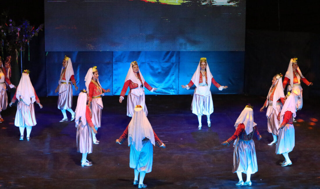 Uşak’ta 80 Öğretmenden Muhteşem Dans Gösterisi Hıdrellez Temalı Performans: "Ruz-ı